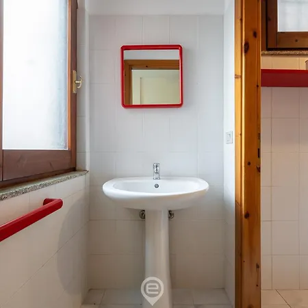 Relaxing Sunlit Getaway *