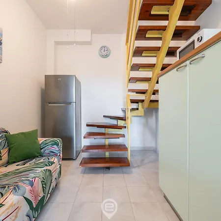 Relaxing Sunlit Getaway Apartment